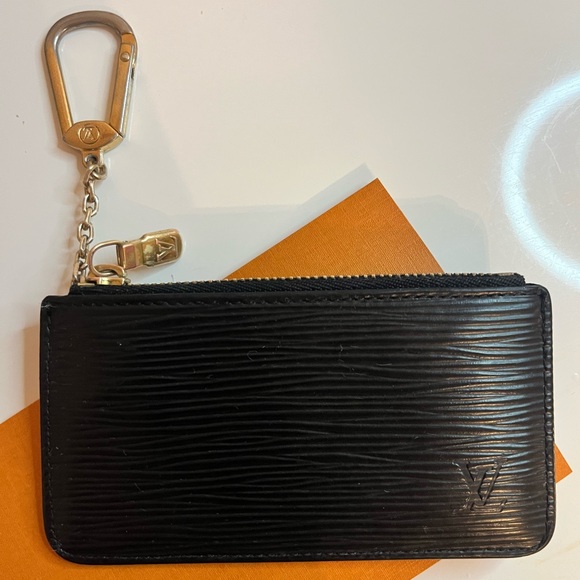 Louis Vuitton Key Pouch Black Epi Leather - Picture 2 of 6